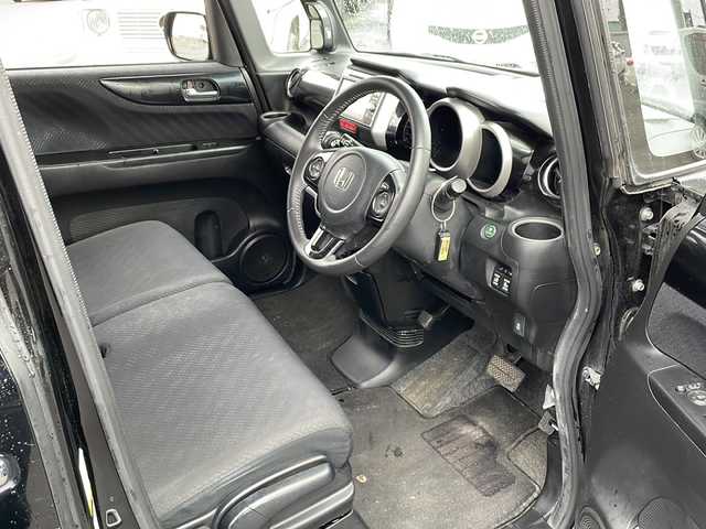 ホンダ Ｎ ＢＯＸ カスタム G ターボSSパッケージ 道北・旭川 2013(平25)年 7.7万km クリスタルブラックパール 4WD/純正メモリナビ/ CD/SD/USB/1セグ/バックカメラ/クルーズコントロール/横滑り防止/パドルシフト/両側パワースライドドア /エンジンスターター /ETC/プッシュスタート /オートライト/HIDヘッドライト/フォグライト/ミラーヒーター /純正フロアマット/ドアバイザー
