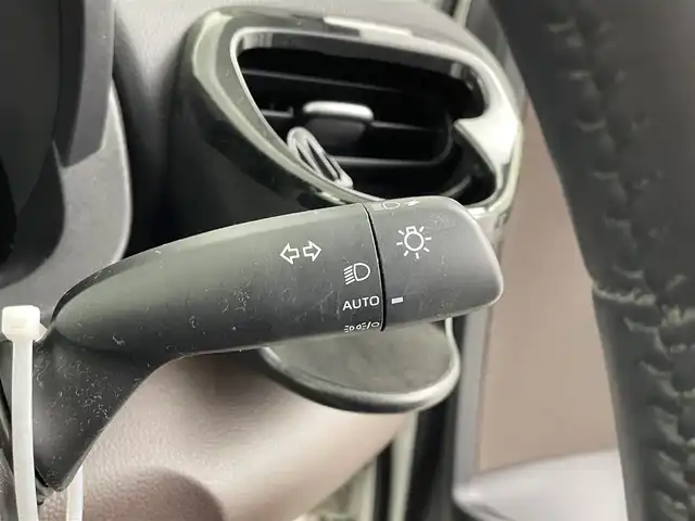 トヨタ ヤリスクロス ハイブリッド Z 埼玉県 2021(令3)年 3.5万km ホワイトパールクリスタルシャイン 純正ナビ/(フルセグ・AM・FM・Bluetooth・Miracast)/レーントレーシングアシスト/プリクラッシュセーフティ/パーキングサポートブレーキ/ロードサインアシスト/シートヒーターD+N席/バックカメラ/レーダークルーズコントロール/ＥＴＣ２．０/純正アルミホイール１８インチ/前後ドライブレコーダー/ＬＥＤヘッドライト/プッシュスタート/スマートキー
