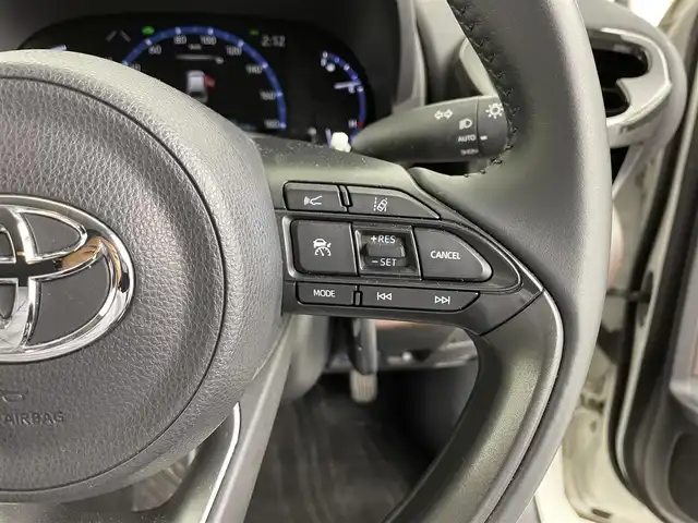 トヨタ ヤリスクロス ハイブリッド Z 埼玉県 2021(令3)年 3.5万km ホワイトパールクリスタルシャイン 純正ナビ/(フルセグ・AM・FM・Bluetooth・Miracast)/レーントレーシングアシスト/プリクラッシュセーフティ/パーキングサポートブレーキ/ロードサインアシスト/シートヒーターD+N席/バックカメラ/レーダークルーズコントロール/ＥＴＣ２．０/純正アルミホイール１８インチ/前後ドライブレコーダー/ＬＥＤヘッドライト/プッシュスタート/スマートキー
