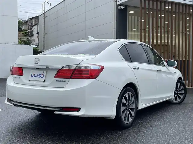 ホンダ アコード ハイブリッド EX 千葉県 2013(平25)年 11.6万km ホワイトオーキッドパール (株)IDOMが運営する【じしゃロン八千代店】の自社ローン専用車両になります。/こちらは現金またはオートローンご利用時の価格です。自社ローンご希望の方は別途その旨お申付け下さい。/フルセグTV対応ホンダインターナビ/アダプティブ・クルーズ・コントロール/レーンキープアシスト/衝突軽減ブレーキ/前後型ドライブレコーダー