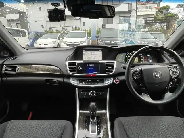 ホンダ アコード ハイブリッド EX 千葉県 2013(平25)年 11.6万km ホワイトオーキッドパール (株)IDOMが運営する【じしゃロン八千代店】の自社ローン専用車両になります。/こちらは現金またはオートローンご利用時の価格です。自社ローンご希望の方は別途その旨お申付け下さい。/フルセグTV対応ホンダインターナビ/アダプティブ・クルーズ・コントロール/レーンキープアシスト/衝突軽減ブレーキ/前後型ドライブレコーダー