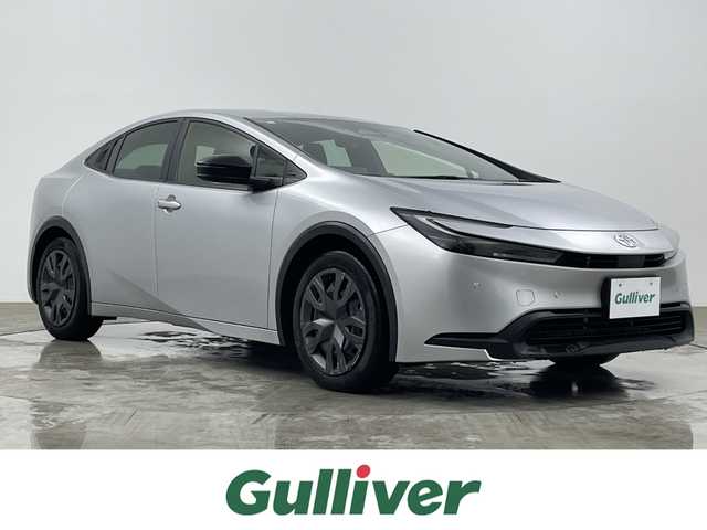トヨタ プリウス X 大分県 2023(令5)年 5.3万km シルバーメタリック Toyota Safety Sense/・プリクラッシュセーフティ/・レーントレーシングアシスト［LTA］/＋レーンディパーチャーアラート［LDA］、/・レーダークルーズコントロール（全車速追従機能付）/・オートマチックハイビーム［AHB］/・ロードサインアシスト［RSA］/・ドライバー異常時対応システム/・プロアクティブドライビングアシスト［PDA］/・発進遅れ告知機能［TMN］/社外ナビ　型式：AVN-LBS01/【Bluetooth、AM/FM】/ステアリングスイッチ/バックカメラ/プッシュスタート/ETC/AC100V/電動パーキング/オートホールド機能/電動格納ミラー/社外フロアマット/オートライト/LEDヘッドライト/スペアタイヤ