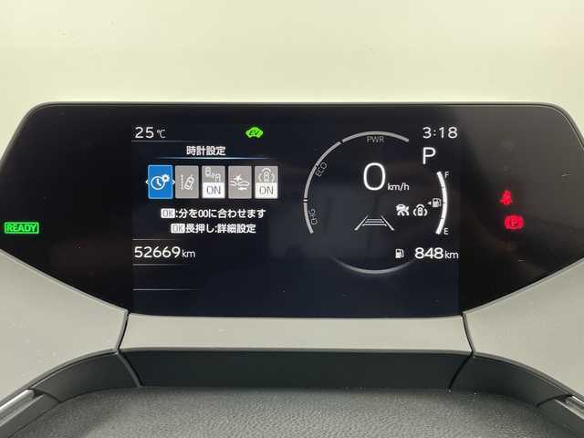 トヨタ プリウス X 大分県 2023(令5)年 5.3万km シルバーメタリック Toyota Safety Sense/・プリクラッシュセーフティ/・レーントレーシングアシスト［LTA］/＋レーンディパーチャーアラート［LDA］、/・レーダークルーズコントロール（全車速追従機能付）/・オートマチックハイビーム［AHB］/・ロードサインアシスト［RSA］/・ドライバー異常時対応システム/・プロアクティブドライビングアシスト［PDA］/・発進遅れ告知機能［TMN］/社外ナビ　型式：AVN-LBS01/【Bluetooth、AM/FM】/ステアリングスイッチ/バックカメラ/プッシュスタート/ETC/AC100V/電動パーキング/オートホールド機能/電動格納ミラー/社外フロアマット/オートライト/LEDヘッドライト/スペアタイヤ