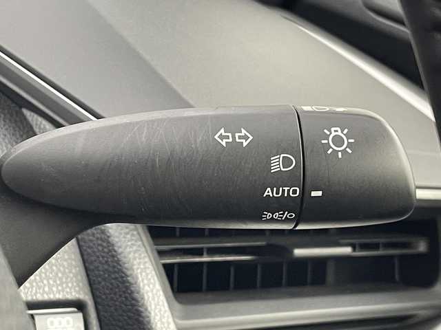 トヨタ プリウス X 大分県 2023(令5)年 5.3万km シルバーメタリック Toyota Safety Sense/・プリクラッシュセーフティ/・レーントレーシングアシスト［LTA］/＋レーンディパーチャーアラート［LDA］、/・レーダークルーズコントロール（全車速追従機能付）/・オートマチックハイビーム［AHB］/・ロードサインアシスト［RSA］/・ドライバー異常時対応システム/・プロアクティブドライビングアシスト［PDA］/・発進遅れ告知機能［TMN］/社外ナビ　型式：AVN-LBS01/【Bluetooth、AM/FM】/ステアリングスイッチ/バックカメラ/プッシュスタート/ETC/AC100V/電動パーキング/オートホールド機能/電動格納ミラー/社外フロアマット/オートライト/LEDヘッドライト/スペアタイヤ