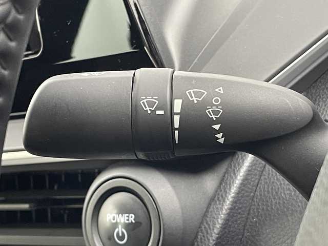 トヨタ プリウス X 大分県 2023(令5)年 5.3万km シルバーメタリック Toyota Safety Sense/・プリクラッシュセーフティ/・レーントレーシングアシスト［LTA］/＋レーンディパーチャーアラート［LDA］、/・レーダークルーズコントロール（全車速追従機能付）/・オートマチックハイビーム［AHB］/・ロードサインアシスト［RSA］/・ドライバー異常時対応システム/・プロアクティブドライビングアシスト［PDA］/・発進遅れ告知機能［TMN］/社外ナビ　型式：AVN-LBS01/【Bluetooth、AM/FM】/ステアリングスイッチ/バックカメラ/プッシュスタート/ETC/AC100V/電動パーキング/オートホールド機能/電動格納ミラー/社外フロアマット/オートライト/LEDヘッドライト/スペアタイヤ