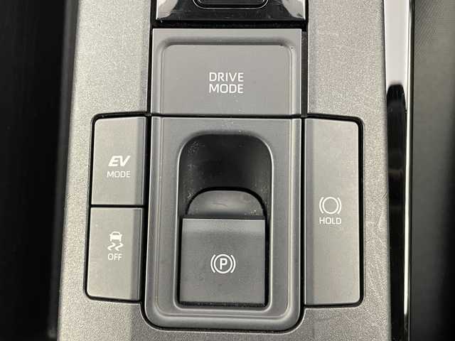 トヨタ プリウス X 大分県 2023(令5)年 5.3万km シルバーメタリック Toyota Safety Sense/・プリクラッシュセーフティ/・レーントレーシングアシスト［LTA］/＋レーンディパーチャーアラート［LDA］、/・レーダークルーズコントロール（全車速追従機能付）/・オートマチックハイビーム［AHB］/・ロードサインアシスト［RSA］/・ドライバー異常時対応システム/・プロアクティブドライビングアシスト［PDA］/・発進遅れ告知機能［TMN］/社外ナビ　型式：AVN-LBS01/【Bluetooth、AM/FM】/ステアリングスイッチ/バックカメラ/プッシュスタート/ETC/AC100V/電動パーキング/オートホールド機能/電動格納ミラー/社外フロアマット/オートライト/LEDヘッドライト/スペアタイヤ