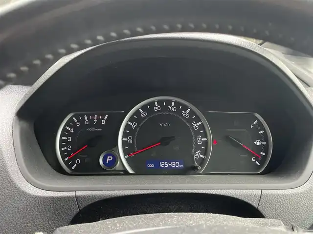 トヨタ ノア Si 高知県 2014(平26)年 12.6万km ホワイトパールクリスタルシャイン (株)IDOMが運営する【じしゃロン高知店】の自社ローン専用車両になります。こちらは現金またはオートローンご利用時の価格です。自社ローンご希望の方は別途その旨お申付け下さい