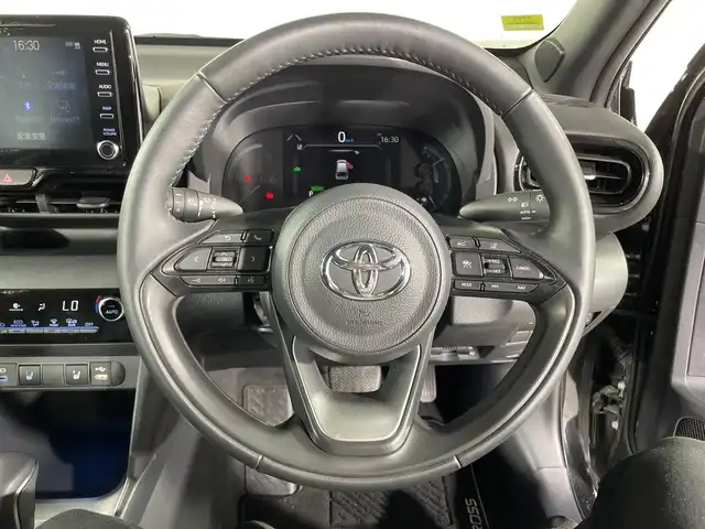トヨタ ヤリスクロス ハイブリッド Z 福岡県 2023(令5)年 2.8万km 黒 禁煙車純正ディスプレイオーディオ（ナビ/BT/ACP）全方位モニタートヨタセーフティーシートヒーターハーフレザーシートドラレコパワーシート踏み間違い防止スマートキープッシュスタート