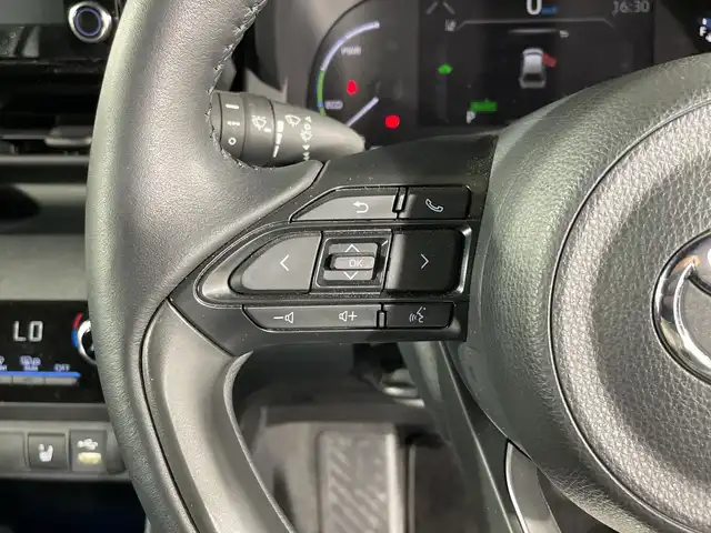トヨタ ヤリスクロス ハイブリッド Z 福岡県 2023(令5)年 2.8万km 黒 禁煙車純正ディスプレイオーディオ（ナビ/BT/ACP）全方位モニタートヨタセーフティーシートヒーターハーフレザーシートドラレコパワーシート踏み間違い防止スマートキープッシュスタート