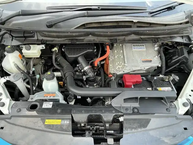 日産 セレナ e－パワー ハイウェイスター V 滋賀県 2019(平31)年 2.6万km ブリリアントホワイトパール 純正9型ナビ/（CD　BD　Bluetooth フルセグ）/バックカメラ/両側電動ドア/クルーズコントロール/衝突軽減ブレーキ/レーンアシスト/ステアリングリモコン/LEDヘッドライト/オートライト/ETC