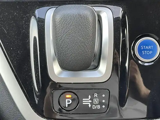 日産 セレナ e－パワー ハイウェイスター V 滋賀県 2019(平31)年 2.6万km ブリリアントホワイトパール 純正9型ナビ/（CD　BD　Bluetooth フルセグ）/バックカメラ/両側電動ドア/クルーズコントロール/衝突軽減ブレーキ/レーンアシスト/ステアリングリモコン/LEDヘッドライト/オートライト/ETC