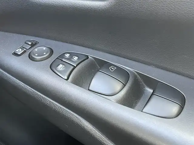 日産 セレナ e－パワー ハイウェイスター V 滋賀県 2019(平31)年 2.6万km ブリリアントホワイトパール 純正9型ナビ/（CD　BD　Bluetooth フルセグ）/バックカメラ/両側電動ドア/クルーズコントロール/衝突軽減ブレーキ/レーンアシスト/ステアリングリモコン/LEDヘッドライト/オートライト/ETC