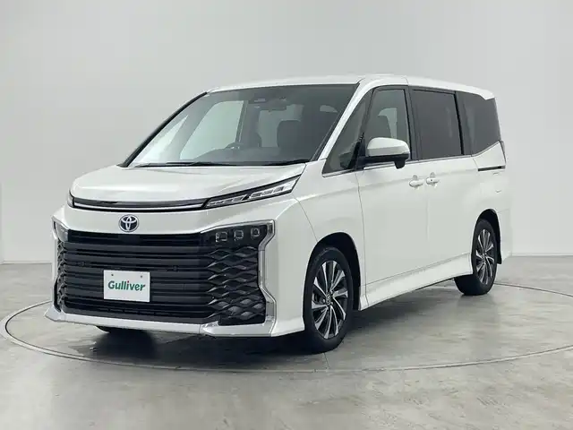 トヨタ ヴォクシー ハイブリッド S－Z 群馬県 2024(令6)年 1.2万km ホワイトパールクリスタルシャイン 純正１０．５型ナビ　バックカメラ　ＣＤ／ＤＶＤ　プロジェクター型３眼ＬＥＤライト　アダプティブクルーズコントロール　衝突被害軽減ブレーキ　両側電動スライドドア　シートヒーター　純正ＥＴＣ２．０　禁煙車