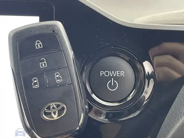トヨタ ヴォクシー ハイブリッド S－Z 群馬県 2024(令6)年 1.2万km ホワイトパールクリスタルシャイン 純正１０．５型ナビ　バックカメラ　ＣＤ／ＤＶＤ　プロジェクター型３眼ＬＥＤライト　アダプティブクルーズコントロール　衝突被害軽減ブレーキ　両側電動スライドドア　シートヒーター　純正ＥＴＣ２．０　禁煙車