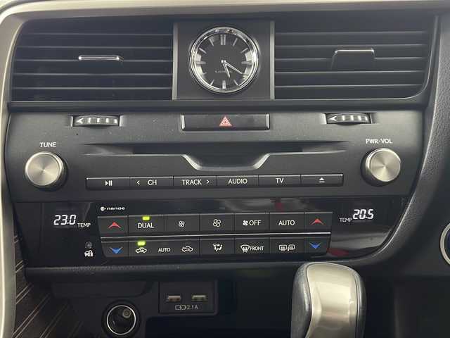 レクサス ＲＸ 450h バージョンL 岐阜県 2020(令2)年 6万km ソニッククォーツ サンルーフ/黒レザーシート/三眼LEDヘッドライト/プリクラッシュセーフティ/レーンキーピングアシスト/オートマチックハイビーム/レーダークルーズコントロール/ブラインドスポットモニター/リアクロストラフィックアラート/インテリジェントクリアランスソナー/ドライブスタートコントロール/純正SDナビ/フルセグ/BT/CD/DVD/USB/Miracast/パノラミックビューモニター/ビルトインETC2.0/パワーバックドア/ヘッドアップディスプレイ/前後ドライブレコーダー/ルーフレール/ウッドコンビハンドル/ステアリングスイッチ/パドルシフト/シートヒーター/ベンチレーション/パワーシート/シートメモリ/純正フロアマット/純正20インチAW