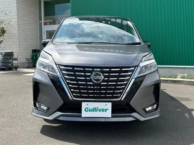 日産 セレナ ハイウェイスター V 宮城県 2020(令2)年 2.7万km ダークメタルグレー/ダイヤモンドブラック セーフティパックB/・プロパイロット/・SRSエアバッグ（サイド/カーテン）/・インテリジェントアラウンドビューモニター/・インテリジェントパーキングアシスト/・ふらつき警報/・電動パーキングブレーキ/・オートブレーキホールド/・ヒーター付ドアミラー/リアオートエアコン/3列目ヒーターダクト/＝＝＝/インテリジェントエマージェンシー/踏み間違い衝突防止アシスト/車線逸脱防止支援システム/車線逸脱警報/後側方衝突防止支援システム/後側方車両検知警報/後退時車両検知警報/標識検知機能/コーナーセンサー/フリップダウンモニター/純正10インチナビ/・CD/DVD/・Bluetooth/・フルセグTV/ビルトインETC/ドライブレコーダー/革巻きステアリング/LEDヘッドランプ/フォグランプ/オートライト/スマートキー＆プッシュスタート/電動格納ミラー/純正16インチAW/純正フロアマット