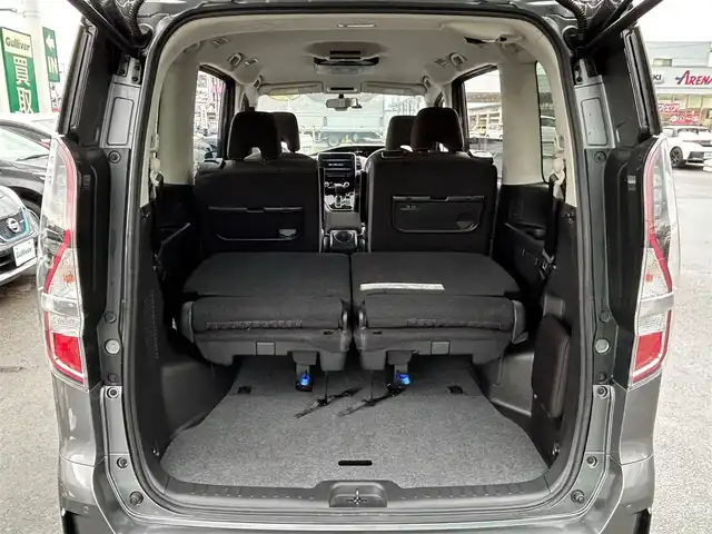 日産 セレナ ハイウェイスター V 宮城県 2020(令2)年 2.7万km ダークメタルグレー/ダイヤモンドブラック セーフティパックB/・プロパイロット/・SRSエアバッグ（サイド/カーテン）/・インテリジェントアラウンドビューモニター/・インテリジェントパーキングアシスト/・ふらつき警報/・電動パーキングブレーキ/・オートブレーキホールド/・ヒーター付ドアミラー/リアオートエアコン/3列目ヒーターダクト/＝＝＝/インテリジェントエマージェンシー/踏み間違い衝突防止アシスト/車線逸脱防止支援システム/車線逸脱警報/後側方衝突防止支援システム/後側方車両検知警報/後退時車両検知警報/標識検知機能/コーナーセンサー/フリップダウンモニター/純正10インチナビ/・CD/DVD/・Bluetooth/・フルセグTV/ビルトインETC/ドライブレコーダー/革巻きステアリング/LEDヘッドランプ/フォグランプ/オートライト/スマートキー＆プッシュスタート/電動格納ミラー/純正16インチAW/純正フロアマット