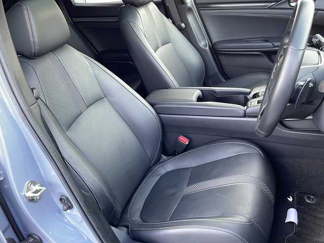 ホンダ シビック ハッチバック 栃木県 2020(令2)年 2.3万km ソニックグレーパール ワンオーナー/純正SDナビ/Bluetooth CD DVD/TV フルセグ/バックカメラ/トップロードサンルーフ/純正リアルルーフスポイラー/ステンレス製スポーツペダル/ETC2.0/純正前後ドライブレコーダー/レザーシート/シートヒーター/パワーシート/レザーインテリア/純正18インチアルミホイール/Honda SENSING/LEDヘッドライト/衝突被害軽減システム/保証書/記録簿/取扱説明書