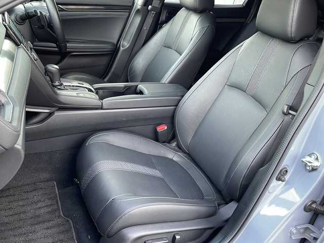 ホンダ シビック ハッチバック 栃木県 2020(令2)年 2.3万km ソニックグレーパール ワンオーナー/純正SDナビ/Bluetooth CD DVD/TV フルセグ/バックカメラ/トップロードサンルーフ/純正リアルルーフスポイラー/ステンレス製スポーツペダル/ETC2.0/純正前後ドライブレコーダー/レザーシート/シートヒーター/パワーシート/レザーインテリア/純正18インチアルミホイール/Honda SENSING/LEDヘッドライト/衝突被害軽減システム/保証書/記録簿/取扱説明書