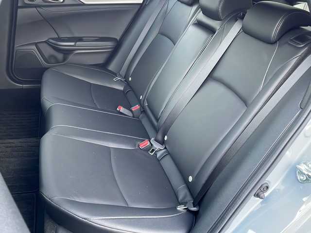 ホンダ シビック ハッチバック 栃木県 2020(令2)年 2.3万km ソニックグレーパール ワンオーナー/純正SDナビ/Bluetooth CD DVD/TV フルセグ/バックカメラ/トップロードサンルーフ/純正リアルルーフスポイラー/ステンレス製スポーツペダル/ETC2.0/純正前後ドライブレコーダー/レザーシート/シートヒーター/パワーシート/レザーインテリア/純正18インチアルミホイール/Honda SENSING/LEDヘッドライト/衝突被害軽減システム/保証書/記録簿/取扱説明書