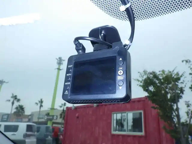 トヨタ シエンタ ハイブリッド G クエロ 千葉県 2018(平30)年 5.5万km クールボルドーガラスフレーク Toyota Safety Sense/・プリクラッシュセーフティ/・レーンディパーチャーアラート/・オートハイビーム/両側パワースライドドア/ハーフレザーシート/前席シートヒーター/純正SDナビ/地デジTV/【DVD/CD再生機能　Bluetooth接続】/バックカメラ/ドライブレコーダー（前後撮影）/革巻きステアリング/ETC/LEDヘッドライト/フォグライト/ウインカーミラー/純正16インチアルミホイル/スマートキー
