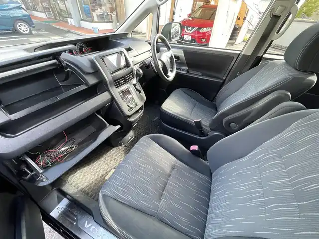 トヨタ ヴォクシー ZS 煌Ⅱ 長野県 2012(平24)年 15.6万km ブラック ワンオーナー/社外HDDナビ/・Bluetooth/CD/DVD/ワンセグTV/ビルトインETC/3列シート/ドライブレコーダー前方のみ/純正フロアマット/布系シート/両側パワースライドドア/社外16インチAW/キセノンオートライト/フォグランプ/Wエアバック/クルーズコントロール追従無し/パドルシフト/スマートキー/スペアキー1本/冷房WAC