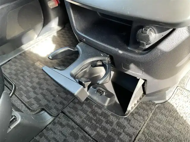 トヨタ ヴォクシー ZS 煌Ⅱ 長野県 2012(平24)年 15.6万km ブラック ワンオーナー/社外HDDナビ/・Bluetooth/CD/DVD/ワンセグTV/ビルトインETC/3列シート/ドライブレコーダー前方のみ/純正フロアマット/布系シート/両側パワースライドドア/社外16インチAW/キセノンオートライト/フォグランプ/Wエアバック/クルーズコントロール追従無し/パドルシフト/スマートキー/スペアキー1本/冷房WAC