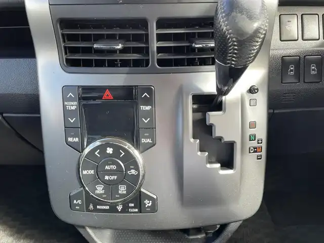 トヨタ ヴォクシー ZS 煌Ⅱ 長野県 2012(平24)年 15.6万km ブラック ワンオーナー/社外HDDナビ/・Bluetooth/CD/DVD/ワンセグTV/ビルトインETC/3列シート/ドライブレコーダー前方のみ/純正フロアマット/布系シート/両側パワースライドドア/社外16インチAW/キセノンオートライト/フォグランプ/Wエアバック/クルーズコントロール追従無し/パドルシフト/スマートキー/スペアキー1本/冷房WAC