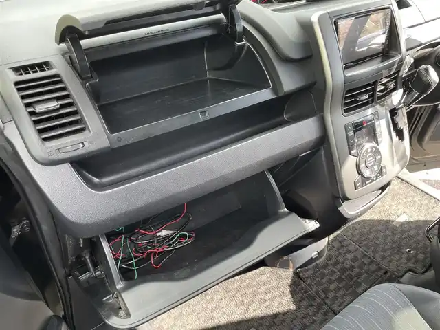 トヨタ ヴォクシー ZS 煌Ⅱ 長野県 2012(平24)年 15.6万km ブラック ワンオーナー/社外HDDナビ/・Bluetooth/CD/DVD/ワンセグTV/ビルトインETC/3列シート/ドライブレコーダー前方のみ/純正フロアマット/布系シート/両側パワースライドドア/社外16インチAW/キセノンオートライト/フォグランプ/Wエアバック/クルーズコントロール追従無し/パドルシフト/スマートキー/スペアキー1本/冷房WAC