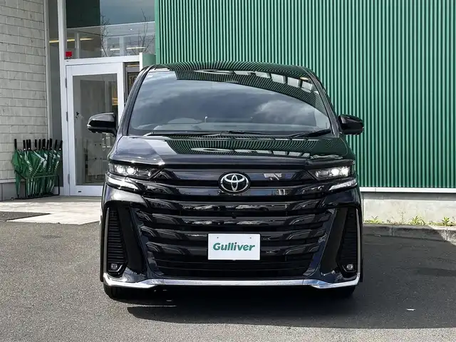 トヨタ ヴェルファイア Z プレミア 宮城県 2025(令7)年 0.4万km ブラック 14インチリアエンターテインメントシステム/・JBLプレミアムサウンドシステム/・HDMI端子/寒冷地仕様/＝＝＝/左右独立ムーンルーフ/トヨタチームメイト/・アドバンストパーク/・パーキングサポートブレーキ（周辺静止物）/・アドバンストドライブ/・緊急時操舵支援/・フロントクロストラフィックアラート/・レーンチェンジアシスト/・ドライバーモニターカメラ/セーフティセンス/・プリクラッシュセーフティ/・レーントレーシングアシスト/・全車速追従機能付レーダークルーズコントロール/・アダプティブハイビームシステム/・ロードサインアシスト/・ドライバー異常時対応システム/・プロアクティブドライビングアシスト/・発進遅れ告知機能/BSM/パーキングサポートブレーキ/デジタルインナーミラー/ドラレコ/14インチディスプレイオーディオ/・車載ナビ/・地デジTV/・ETC2.0/パノラミックビューモニター/ヘッドアップディスプレイ/両側パワースライドドア/パワーバックドア/本革シート/シートヒーター/ベンチレーション/ステアリングヒーター