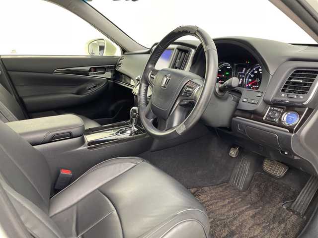 トヨタ クラウン ハイブリッド アスリートS 埼玉県 2015(平27)年 6.2万km ホワイトパールクリスタルシャイン サンルーフ/純正SDナビ/　（FM/AM/BT/CD/DVD/AUX）/バックカメラ/フルセグテレビ/パワーシート/アダプティブクルーズコントロール/衝突被害軽減ブレーキ/ビルトインETC/クリアランスソナー/ドライブレコーダー/プッシュスタート/オートライト/レザー調シートカバー/純正アルミホイール/純正フロアマット