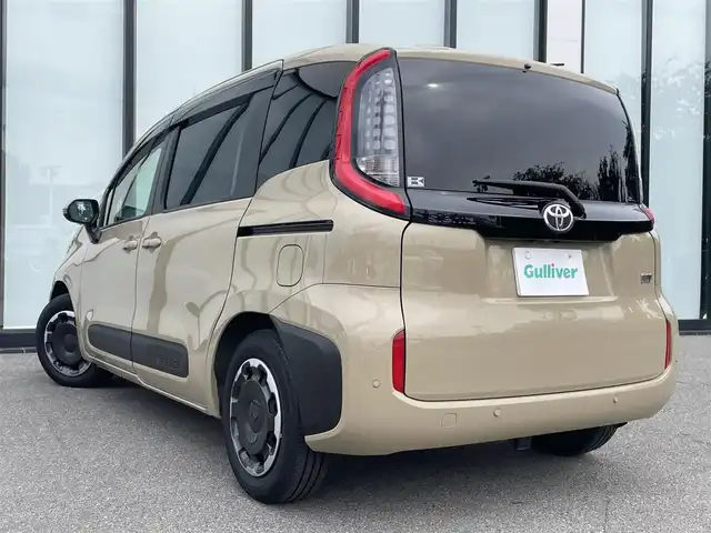 トヨタ シエンタ ハイブリッド Z 大阪府 2023(令5)年 1.7万km ベージュ トヨタセーフティセンス/・アダプティクブクルーズコントロール/・プリクラッシュセーフティ/・レーンキープアシスト/・オートマチックハイビーム/純正ナビ/・（Bluetooth/CD/DVD/フルセグTV/USB/）/　ラジオ/主要装備/・全方位カメラ/・両側パワースライドドア/・アイドリングストップ/・BSM/・１００V電源/・LEDヘッドライト/・社外フロアマット/・ウォークスルー/・３列シート/・ETC