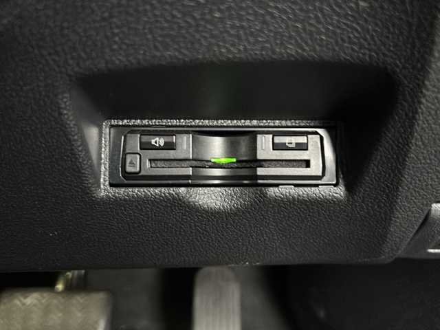 トヨタ プリウス A ツーリングセレクション 静岡県 2019(平31)年 7.8万km アティチュードブラックマイカ アルパインナビ/・TV/・CD/DVD/・SD/・AM/FM/・ipod/・Bluetooth/・HDMI/主要装備/・レーダークルーズコントロール　/・ＴＲＤエアロ　/・ＴＲＤマフラー　/・バックカメラ　/・ＥＴＣ　/・ＢＳＭ/・コーナーセンサー　/・ヘッドアップディスプレイ　/・シートヒーター　/・パーキングアシスト　/・スマートキー　/・ＳＯＳコール/・オートライト/・ステアリングリモコン/・レーンキープ/・18インチBBSホイール