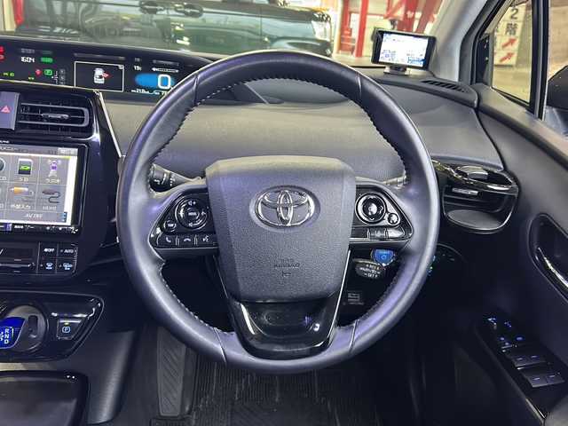 トヨタ プリウス A ツーリングセレクション 静岡県 2019(平31)年 7.8万km アティチュードブラックマイカ アルパインナビ/・TV/・CD/DVD/・SD/・AM/FM/・ipod/・Bluetooth/・HDMI/主要装備/・レーダークルーズコントロール　/・ＴＲＤエアロ　/・ＴＲＤマフラー　/・バックカメラ　/・ＥＴＣ　/・ＢＳＭ/・コーナーセンサー　/・ヘッドアップディスプレイ　/・シートヒーター　/・パーキングアシスト　/・スマートキー　/・ＳＯＳコール/・オートライト/・ステアリングリモコン/・レーンキープ/・18インチBBSホイール