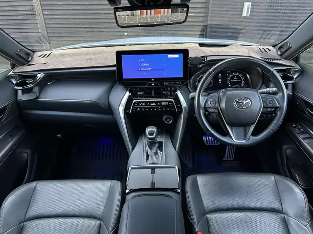 トヨタ ハリアー Z レザーパッケージ 宮崎県 2023(令5)年 3万km プラチナホワイトパールマイカ JBLディスプレイオーディオナビ/・フルセグTV/・AM/・FM/・Bluetooth/JBLサウンド/モデリスタエアロ/全方位カメラ/トヨタセーフティーセンス/コーナーセンサー/電動リアゲート/レーダークルーズコントロール/LEDライト/社外アルミホイール20インチ/ETC2.0/ブラインドスポットモニター/USBポート/ドラレコ(前)/パワーシート/レザーシート/オートホールド/電動ランバーサポート/ハンドルヒーター/シートベンチレーション/シートヒーター/デジタルインナーミラー