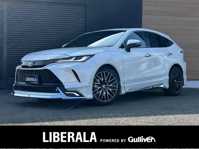 トヨタ ハリアー Z レザーパッケージ 宮崎県 2023(令5)年 3万km プラチナホワイトパールマイカ JBLディスプレイオーディオナビ/・フルセグTV/・AM/・FM/・Bluetooth/JBLサウンド/モデリスタエアロ/全方位カメラ/トヨタセーフティーセンス/コーナーセンサー/電動リアゲート/レーダークルーズコントロール/LEDライト/社外アルミホイール20インチ/ETC2.0/ブラインドスポットモニター/USBポート/ドラレコ(前)/パワーシート/レザーシート/オートホールド/電動ランバーサポート/ハンドルヒーター/シートベンチレーション/シートヒーター/デジタルインナーミラー