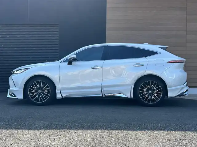 トヨタ ハリアー Z レザーパッケージ 宮崎県 2023(令5)年 3万km プラチナホワイトパールマイカ JBLディスプレイオーディオナビ/・フルセグTV/・AM/・FM/・Bluetooth/JBLサウンド/モデリスタエアロ/全方位カメラ/トヨタセーフティーセンス/コーナーセンサー/電動リアゲート/レーダークルーズコントロール/LEDライト/社外アルミホイール20インチ/ETC2.0/ブラインドスポットモニター/USBポート/ドラレコ(前)/パワーシート/レザーシート/オートホールド/電動ランバーサポート/ハンドルヒーター/シートベンチレーション/シートヒーター/デジタルインナーミラー