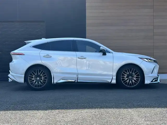 トヨタ ハリアー Z レザーパッケージ 宮崎県 2023(令5)年 3万km プラチナホワイトパールマイカ JBLディスプレイオーディオナビ/・フルセグTV/・AM/・FM/・Bluetooth/JBLサウンド/モデリスタエアロ/全方位カメラ/トヨタセーフティーセンス/コーナーセンサー/電動リアゲート/レーダークルーズコントロール/LEDライト/社外アルミホイール20インチ/ETC2.0/ブラインドスポットモニター/USBポート/ドラレコ(前)/パワーシート/レザーシート/オートホールド/電動ランバーサポート/ハンドルヒーター/シートベンチレーション/シートヒーター/デジタルインナーミラー