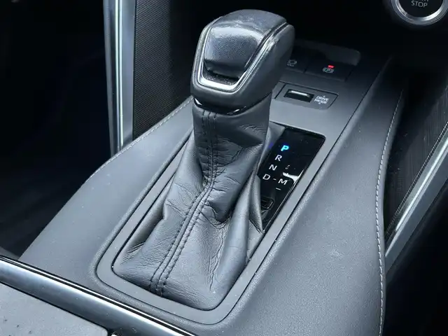 トヨタ ハリアー Z レザーパッケージ 宮崎県 2023(令5)年 3万km プラチナホワイトパールマイカ JBLディスプレイオーディオナビ/・フルセグTV/・AM/・FM/・Bluetooth/JBLサウンド/モデリスタエアロ/全方位カメラ/トヨタセーフティーセンス/コーナーセンサー/電動リアゲート/レーダークルーズコントロール/LEDライト/社外アルミホイール20インチ/ETC2.0/ブラインドスポットモニター/USBポート/ドラレコ(前)/パワーシート/レザーシート/オートホールド/電動ランバーサポート/ハンドルヒーター/シートベンチレーション/シートヒーター/デジタルインナーミラー