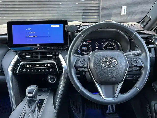 トヨタ ハリアー Z レザーパッケージ 宮崎県 2023(令5)年 3万km プラチナホワイトパールマイカ JBLディスプレイオーディオナビ/・フルセグTV/・AM/・FM/・Bluetooth/JBLサウンド/モデリスタエアロ/全方位カメラ/トヨタセーフティーセンス/コーナーセンサー/電動リアゲート/レーダークルーズコントロール/LEDライト/社外アルミホイール20インチ/ETC2.0/ブラインドスポットモニター/USBポート/ドラレコ(前)/パワーシート/レザーシート/オートホールド/電動ランバーサポート/ハンドルヒーター/シートベンチレーション/シートヒーター/デジタルインナーミラー