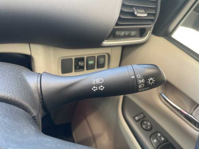 日産 セレナ X 埼玉県 2017(平29)年 4.2万km マルーンレッド インテリジェント エマージェンシーブレーキ/純正8インチナビ/　　CD/DVD/BT/フルセグ/USB/アラウンドビューモニター/フリップダウンモニター/両側電動スライドドア/クルーズコントロール/オートライト/コーナーセンサー/ETC/スマートキー×2/禁煙車