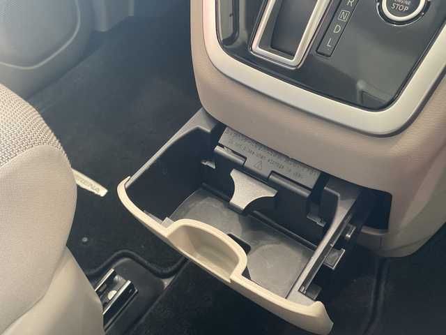 日産 セレナ X 埼玉県 2017(平29)年 4.2万km マルーンレッド インテリジェント エマージェンシーブレーキ/純正8インチナビ/　　CD/DVD/BT/フルセグ/USB/アラウンドビューモニター/フリップダウンモニター/両側電動スライドドア/クルーズコントロール/オートライト/コーナーセンサー/ETC/スマートキー×2/禁煙車