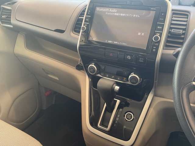 日産 セレナ X 埼玉県 2017(平29)年 4.2万km マルーンレッド インテリジェント エマージェンシーブレーキ/純正8インチナビ/　　CD/DVD/BT/フルセグ/USB/アラウンドビューモニター/フリップダウンモニター/両側電動スライドドア/クルーズコントロール/オートライト/コーナーセンサー/ETC/スマートキー×2/禁煙車