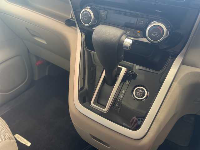 日産 セレナ X 埼玉県 2017(平29)年 4.2万km マルーンレッド インテリジェント エマージェンシーブレーキ/純正8インチナビ/　　CD/DVD/BT/フルセグ/USB/アラウンドビューモニター/フリップダウンモニター/両側電動スライドドア/クルーズコントロール/オートライト/コーナーセンサー/ETC/スマートキー×2/禁煙車