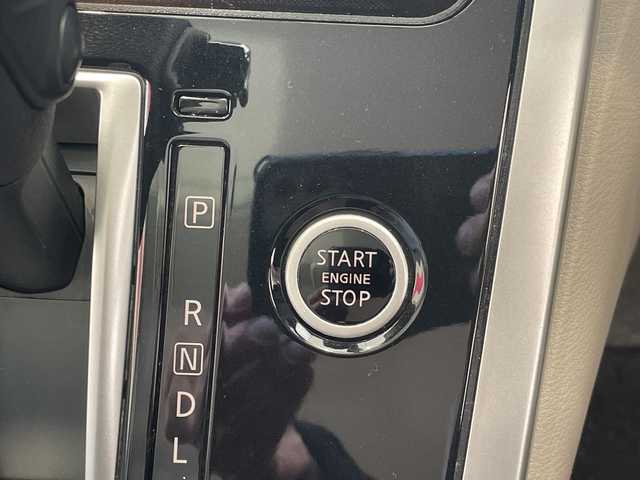 日産 セレナ X 埼玉県 2017(平29)年 4.2万km マルーンレッド インテリジェント エマージェンシーブレーキ/純正8インチナビ/　　CD/DVD/BT/フルセグ/USB/アラウンドビューモニター/フリップダウンモニター/両側電動スライドドア/クルーズコントロール/オートライト/コーナーセンサー/ETC/スマートキー×2/禁煙車