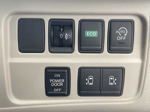 日産 セレナ X 埼玉県 2017(平29)年 4.2万km マルーンレッド インテリジェント エマージェンシーブレーキ/純正8インチナビ/　　CD/DVD/BT/フルセグ/USB/アラウンドビューモニター/フリップダウンモニター/両側電動スライドドア/クルーズコントロール/オートライト/コーナーセンサー/ETC/スマートキー×2/禁煙車