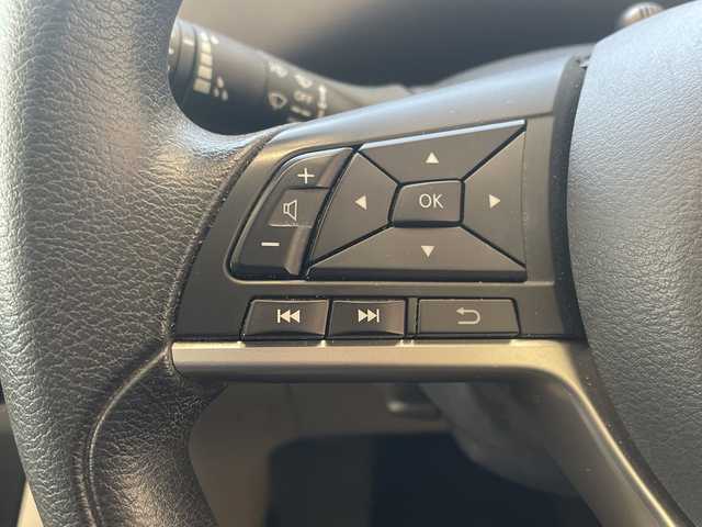 日産 セレナ X 埼玉県 2017(平29)年 4.2万km マルーンレッド インテリジェント エマージェンシーブレーキ/純正8インチナビ/　　CD/DVD/BT/フルセグ/USB/アラウンドビューモニター/フリップダウンモニター/両側電動スライドドア/クルーズコントロール/オートライト/コーナーセンサー/ETC/スマートキー×2/禁煙車