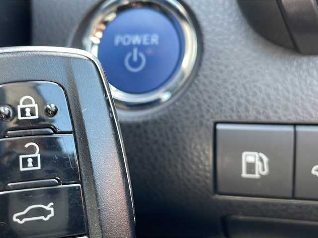 トヨタ カムリ G 兵庫県 2017(平29)年 6.2万km スティールブロンドM 純正ナビ（AM/FM/BT)/・フルセグTV/追従付きクルーズコントロール/レーンアシスト/車両接近通報装置/オートライト/横滑り防止/スポーツモード/エコモード/EVモード