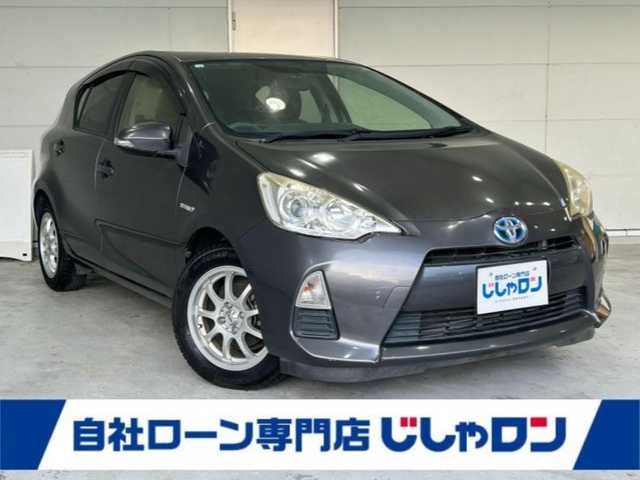 トヨタ アクア G 沖縄県 2014(平26)年 6.9万km グレーメタリック (株)IDOMが運営する【じしゃロンコザ店】の自社ローン専用車両になりますこちらは現金またはオートローンご利用時の価格です。自社ローンご希望の方は別途その旨お申付け下さい/純正ナビ　/ＥＴＣ　/パワーステアリング　/パワーウィンドウ　/アイドリングストップ　/純正フロアマット　/オートライト/LEDヘッドライト/プッシュスタート/スマートキー　/スペアキー　/取扱説明書