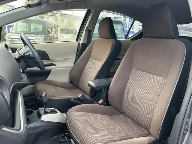 トヨタ アクア G 沖縄県 2014(平26)年 6.9万km グレーメタリック (株)IDOMが運営する【じしゃロンコザ店】の自社ローン専用車両になりますこちらは現金またはオートローンご利用時の価格です。自社ローンご希望の方は別途その旨お申付け下さい/純正ナビ　/ＥＴＣ　/パワーステアリング　/パワーウィンドウ　/アイドリングストップ　/純正フロアマット　/オートライト/LEDヘッドライト/プッシュスタート/スマートキー　/スペアキー　/取扱説明書